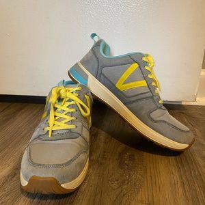 Vionic women’s shoes size 8